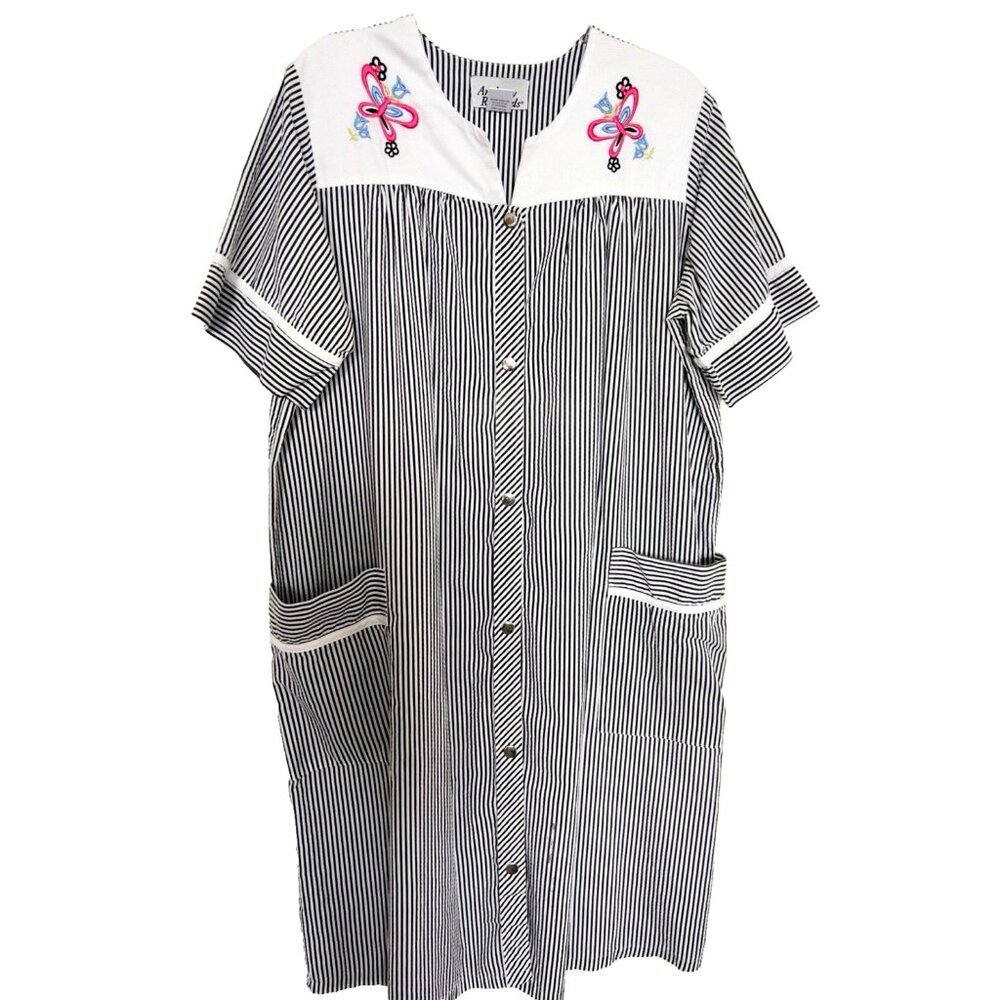 VTG Seersucker Sz Med Striped House Dress Robe Snap Front Butterfly Embroidered